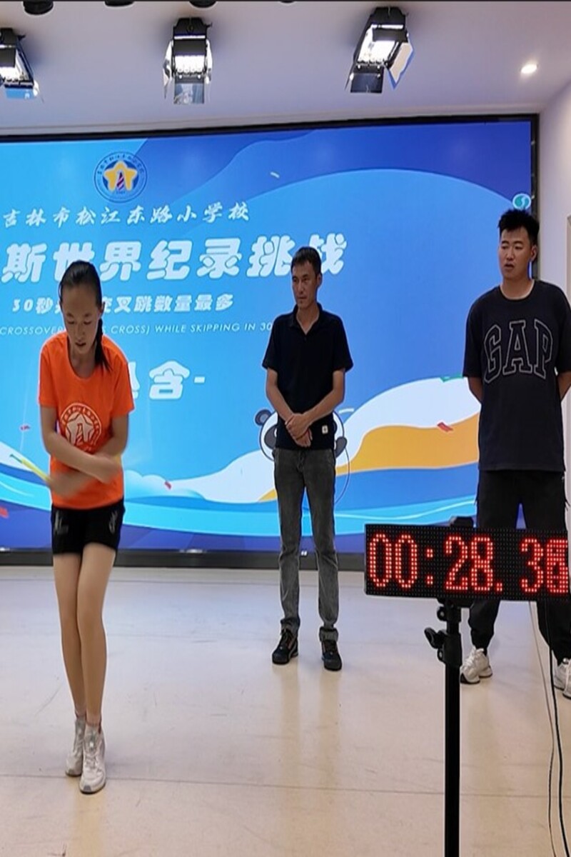 Video thumbnail for Most rope crossovers while skipping in 30 seconds  71 by Wu Conghan