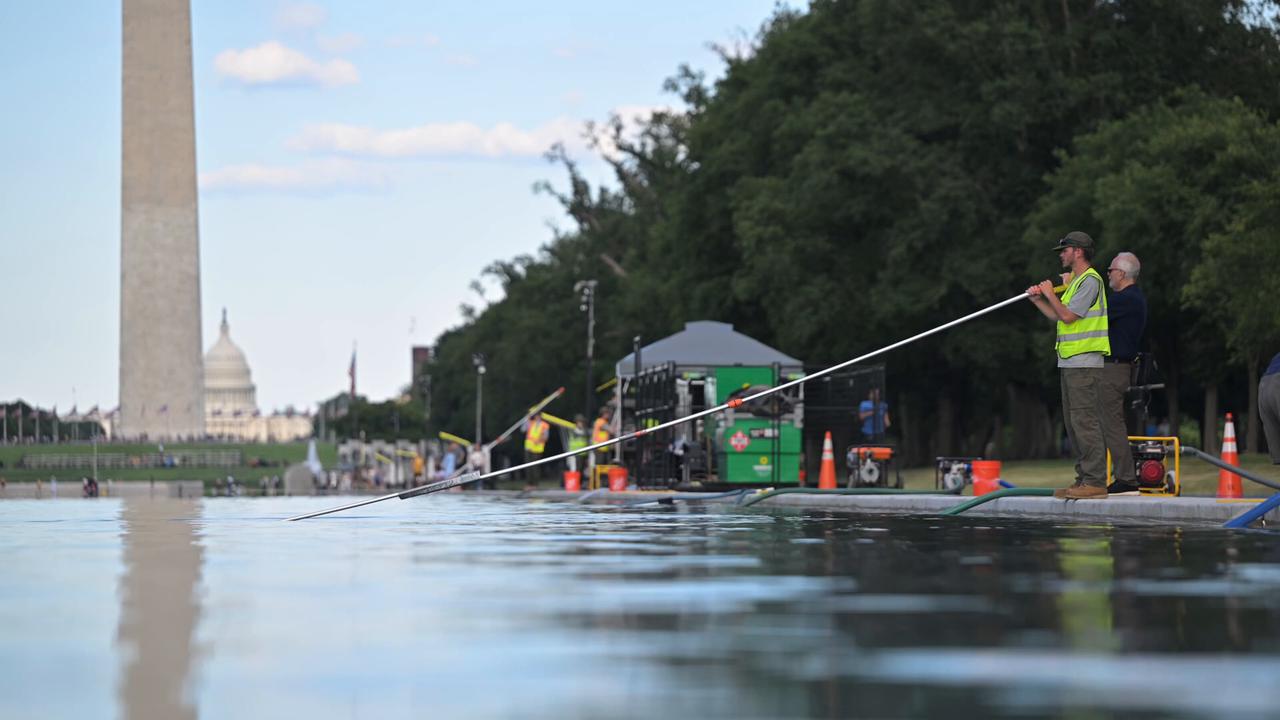 Video thumbnail for US: Lincoln Memorial Reflecting Pool undergoes algae cleanup.