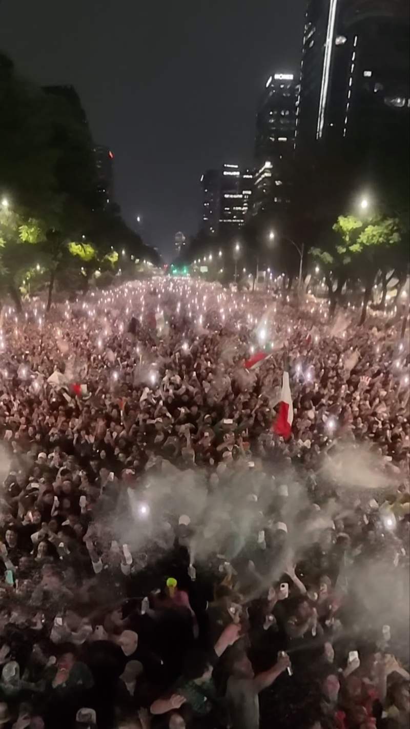 Video thumbnail for Mexico City Erupts after World Cup Victory at Angel of Independence
