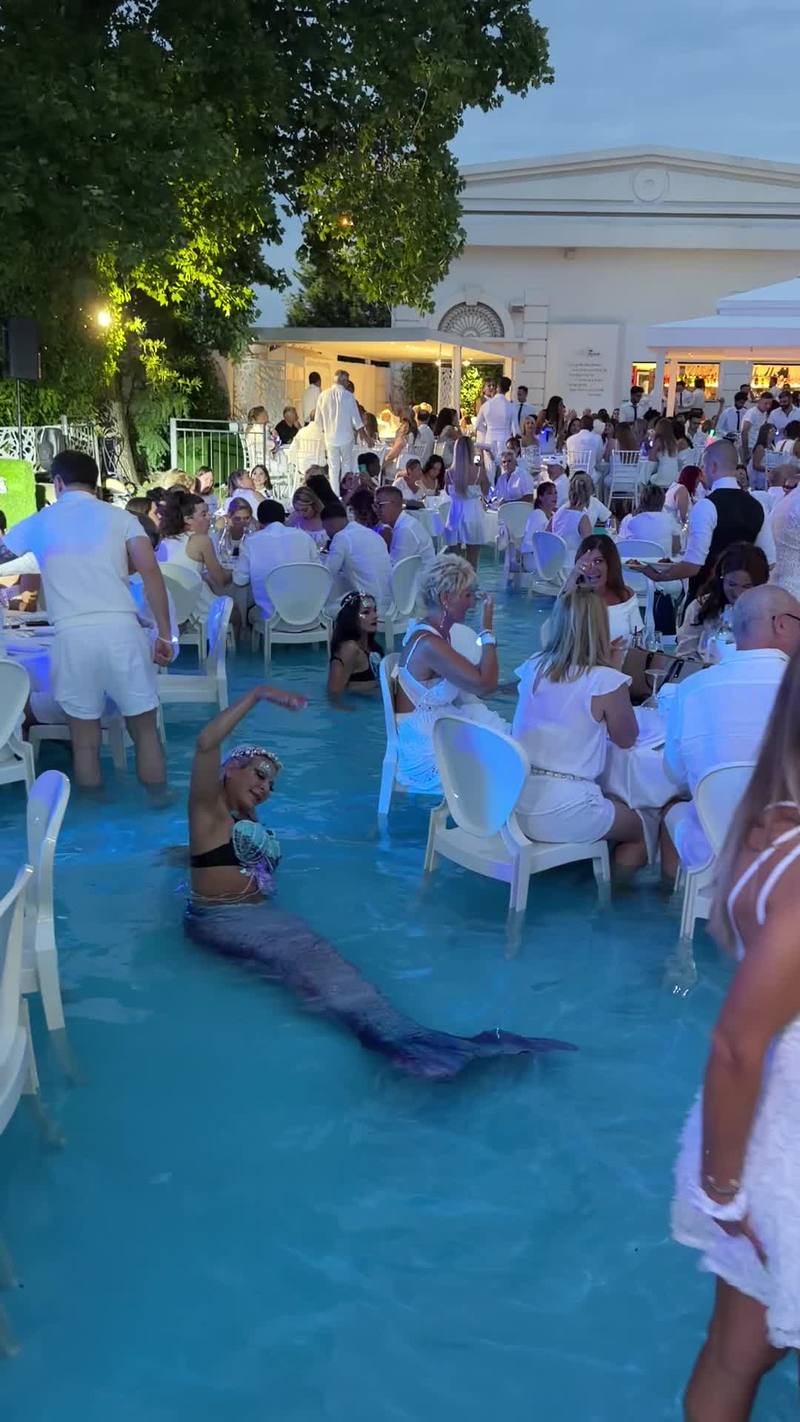 Video thumbnail for Enchanted White Dinner Water Show with Mermaids in Milan