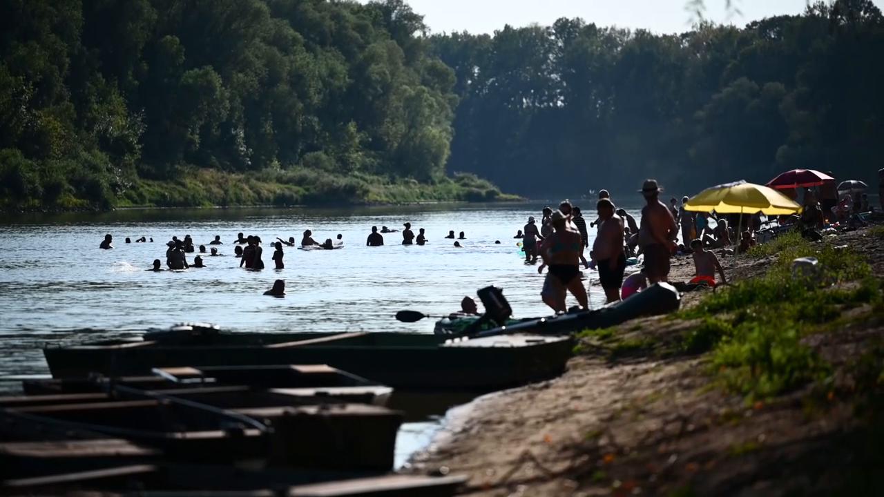Video thumbnail for Slovakia: Europe's second major heatwave of summer grips continent.