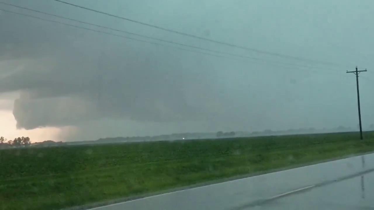 Video thumbnail for US: Heavy Rainfall Batters Harristown, IL.