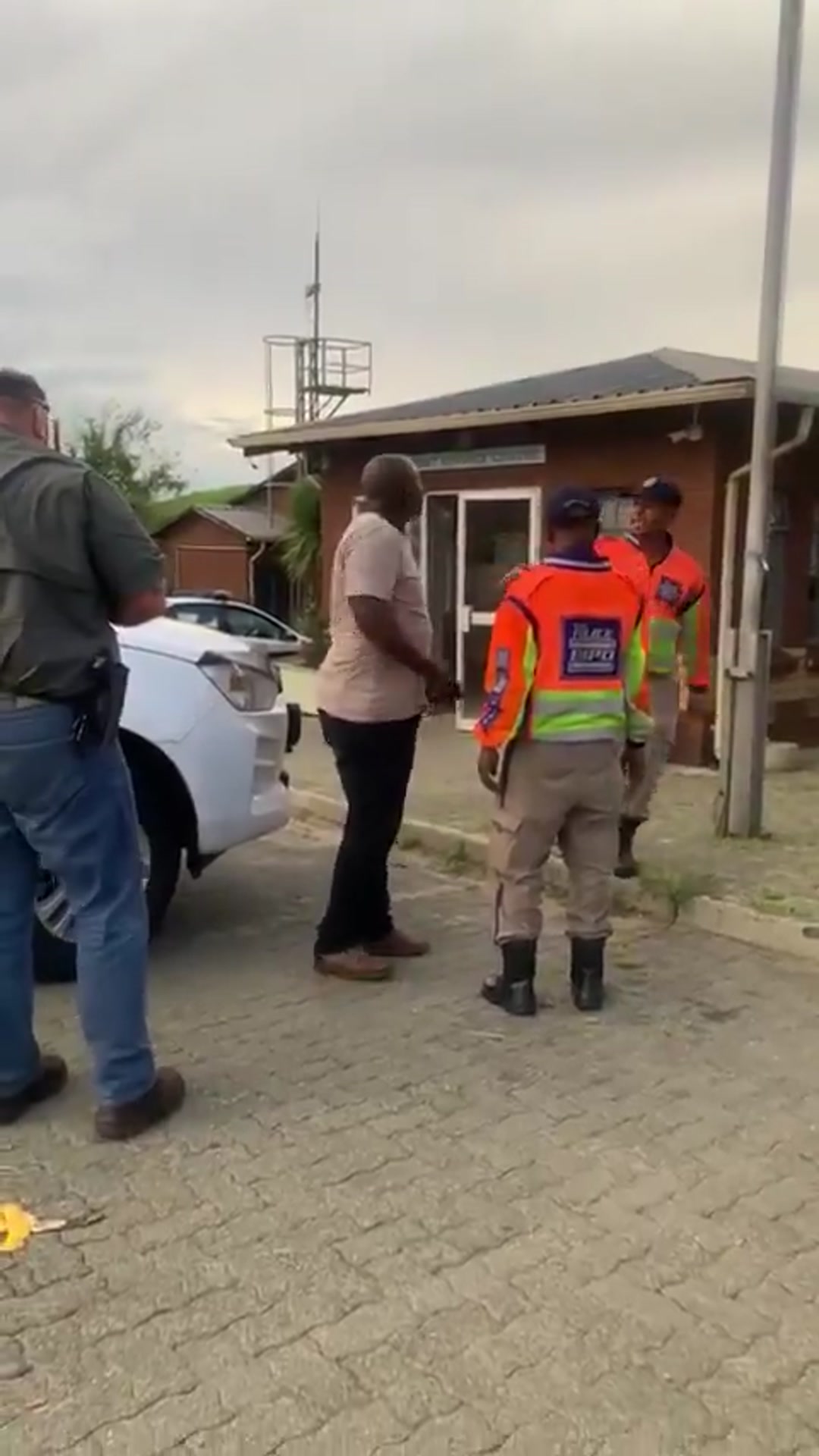 Video thumbnail for WATCH - Woman targeted in suspected hijacking scam involving fake repossession agent