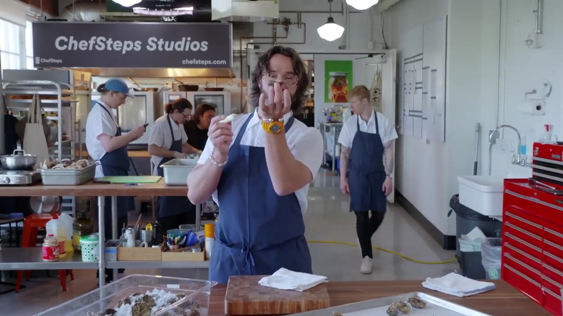 Video thumbnail for 4 Ways to Shuck Oysters(720P_HD)