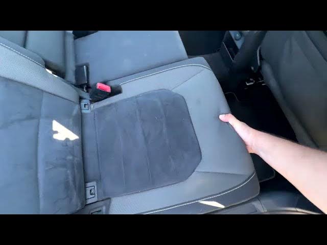 Video thumbnail for Volkswagen Golf Sportsvan - How to Slide Rear Seats