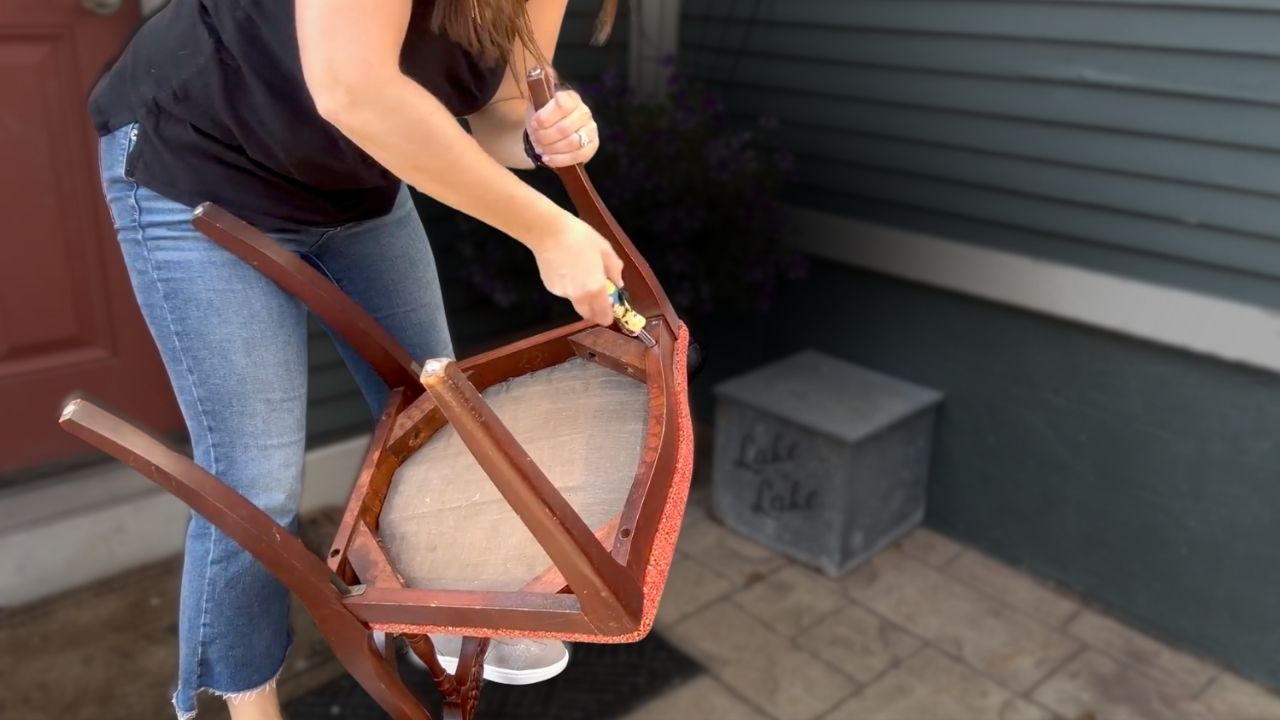 Video thumbnail for Flip a chair upside down for this genius porch idea!