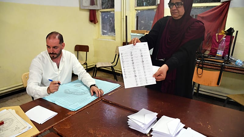 Video thumbnail for Algeria counts votes in legislative poll marked by low turnout