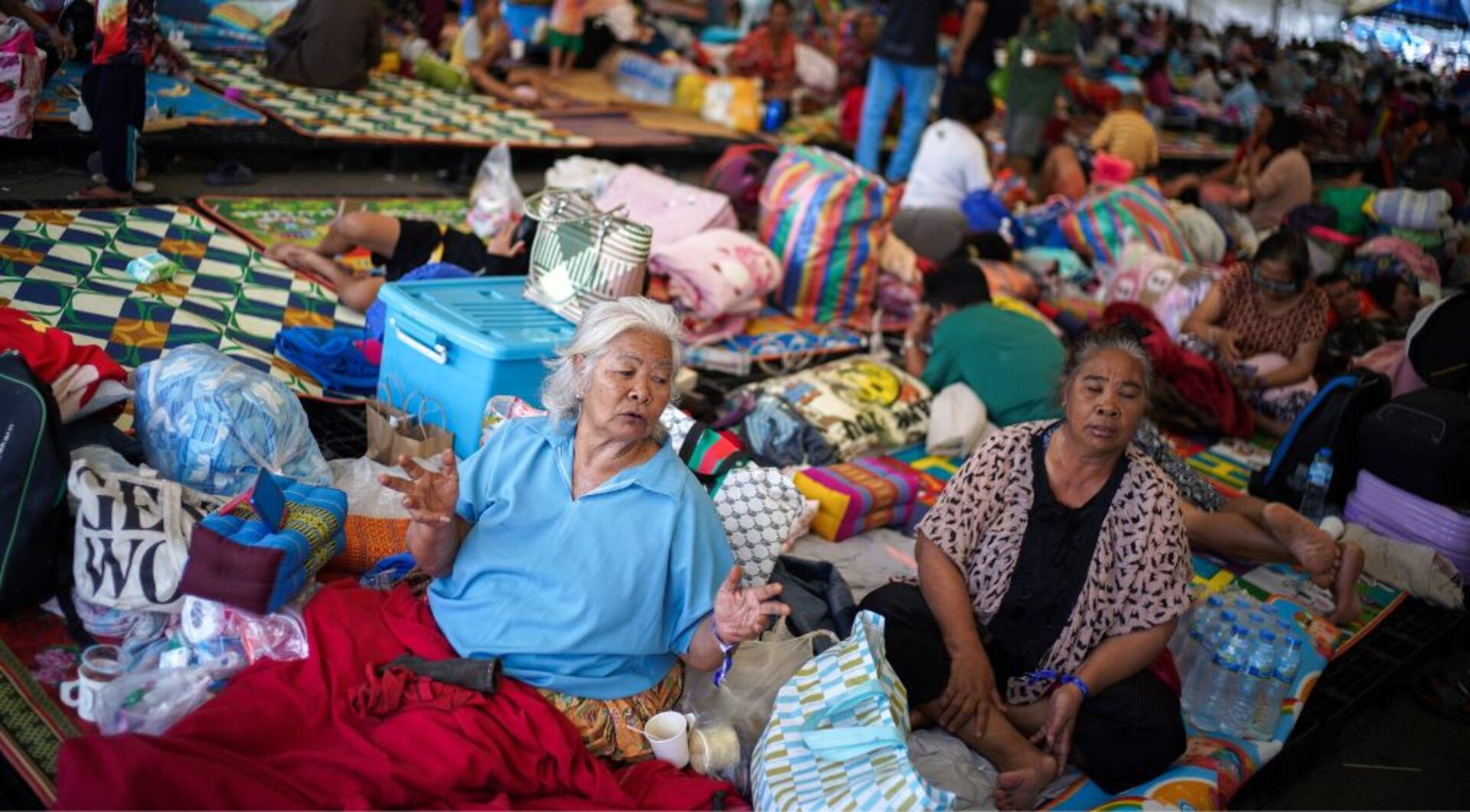 Video thumbnail for Death roll rises as renewed hostilities flare along Thai-Cambodia border