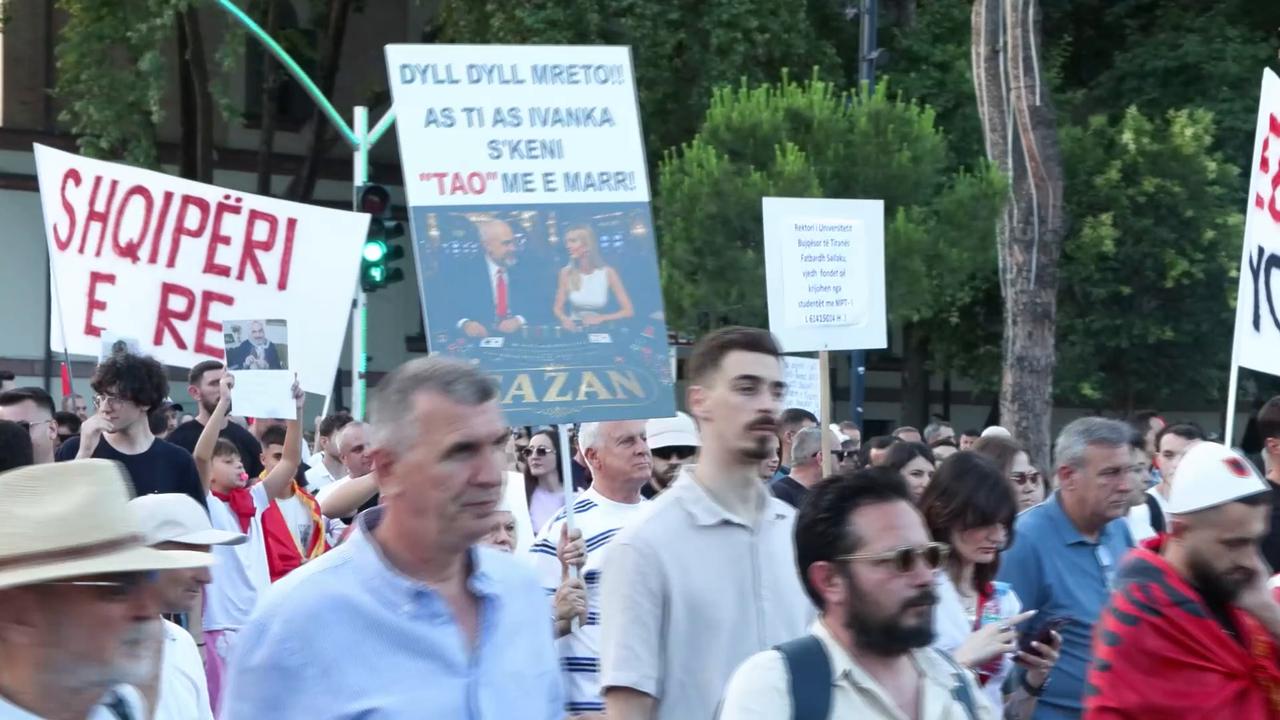 Video thumbnail for Albania: Protests against Zvernec tourism project in Albania continue on 16th day.
