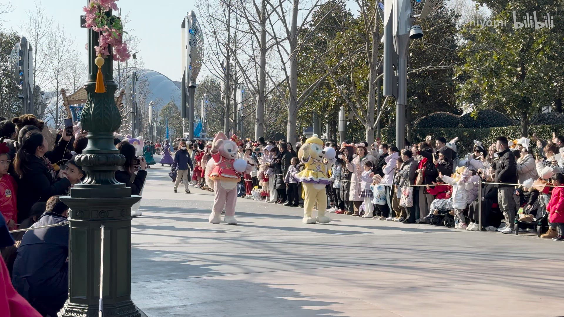 Video thumbnail for 【上海迪士尼】迪士尼奇幻冬日巡游(日间版)(VIP区域拍摄)