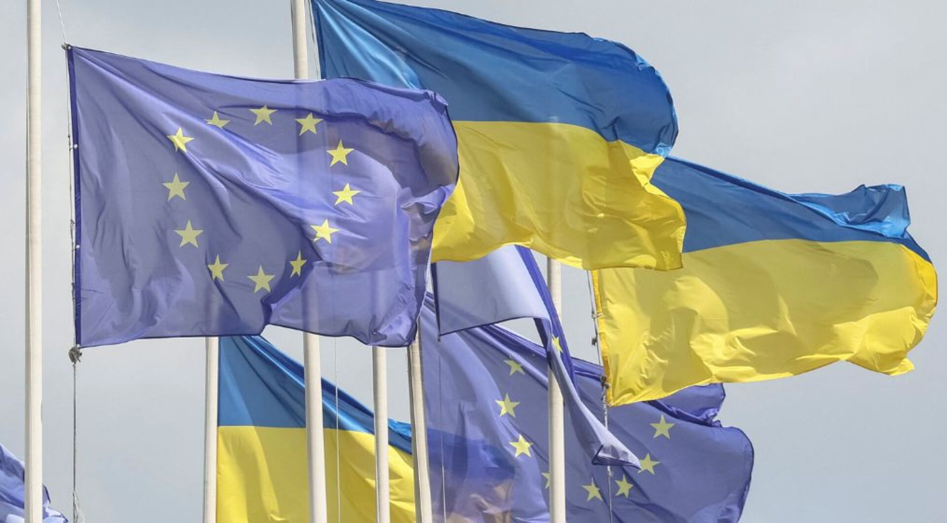 Video thumbnail for Ukraine set to begin EU accession talks after years of delay