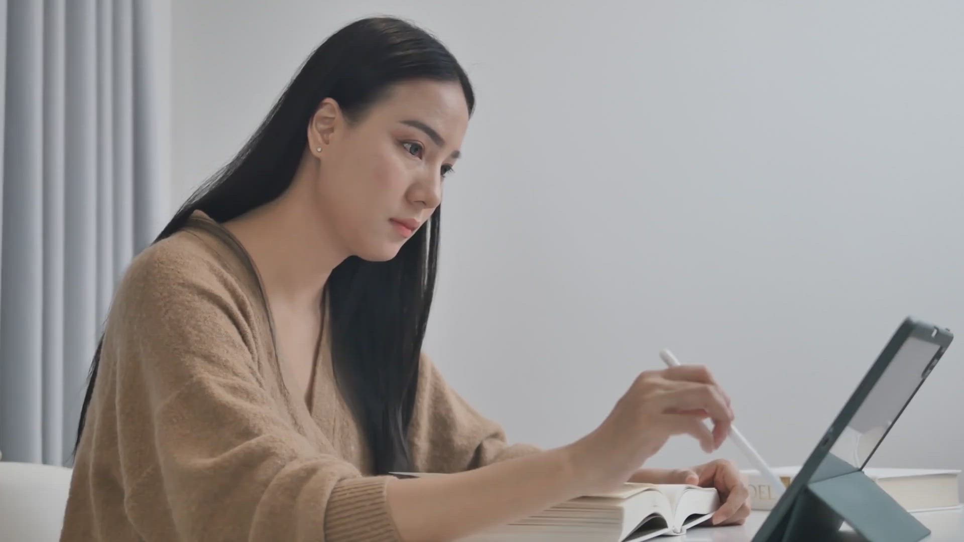 Video thumbnail for Can You Really Get Rich Online? Exploring Legitimate Strategies