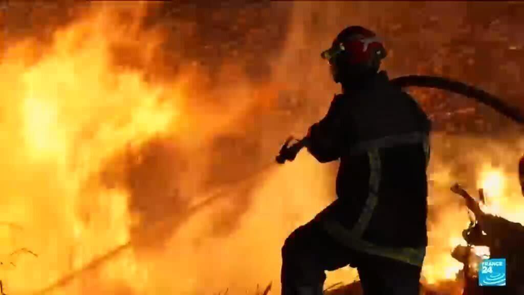 Video thumbnail for Firefighters keep battling wildfire in France’s Landes region