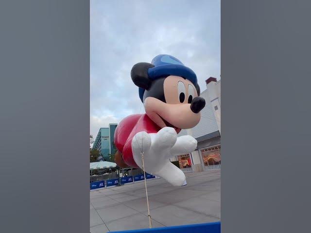 Video thumbnail for Sorcerer Mickey Macy’s Thanksgiving Day Parade Balloon!