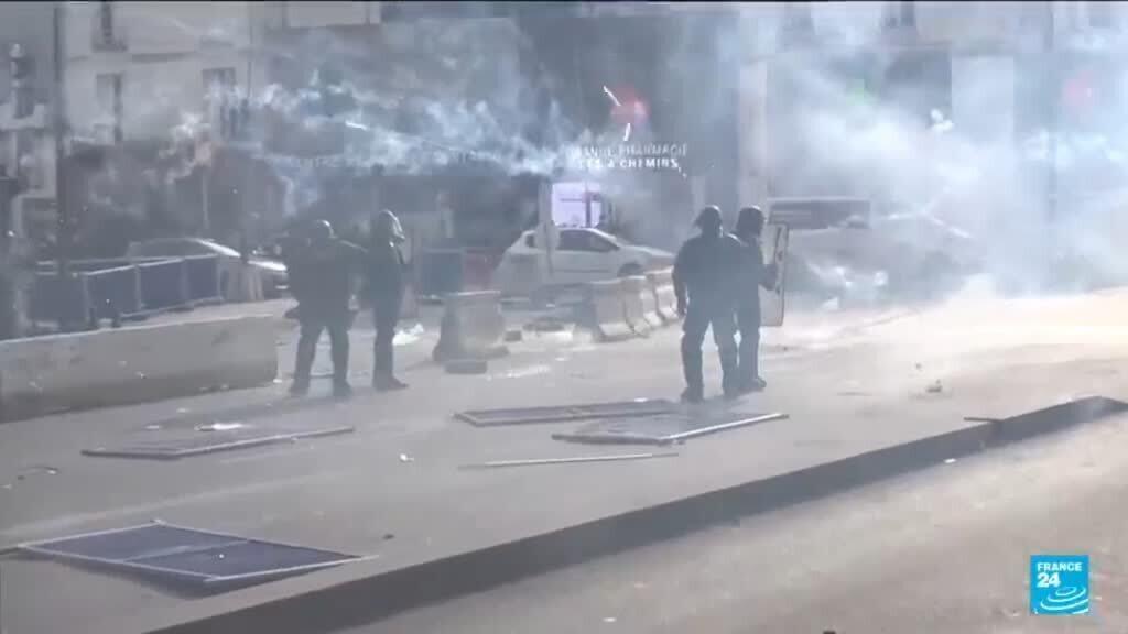 Video thumbnail for Students and police clash as France struggles to quell school protests