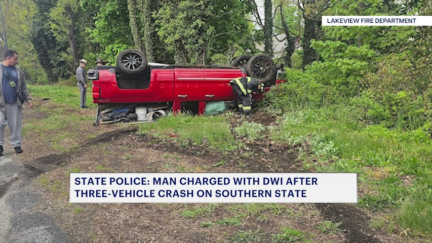 Video thumbnail for Pickup truck overturns on Southern State Parkway following 3-vehicle crash; driver arrested for DWI