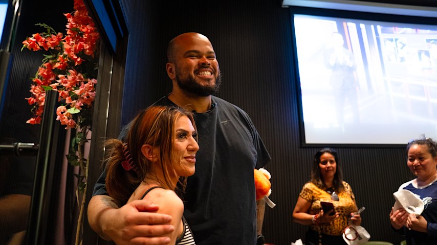 Video thumbnail for Giants lineman hosts Mother’s Day event for single moms