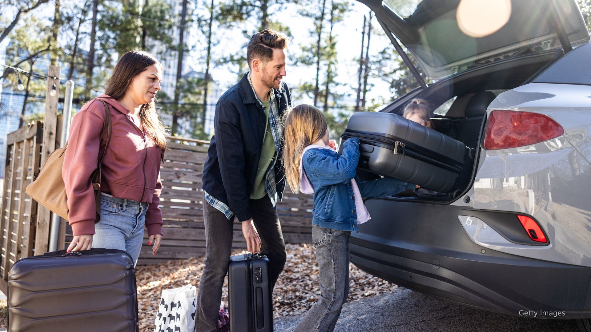 Video thumbnail for Fewer Americans expected to travel this year for summer vacation: Report