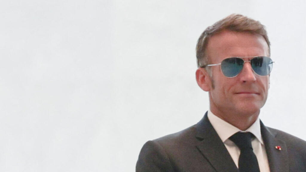 Video thumbnail for Replay: French President Emmanuel Macron speaks after Damascus blasts