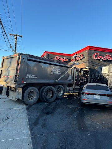 Video thumbnail for Mechanical issue sends truck barreling into Hempstead auto body shop