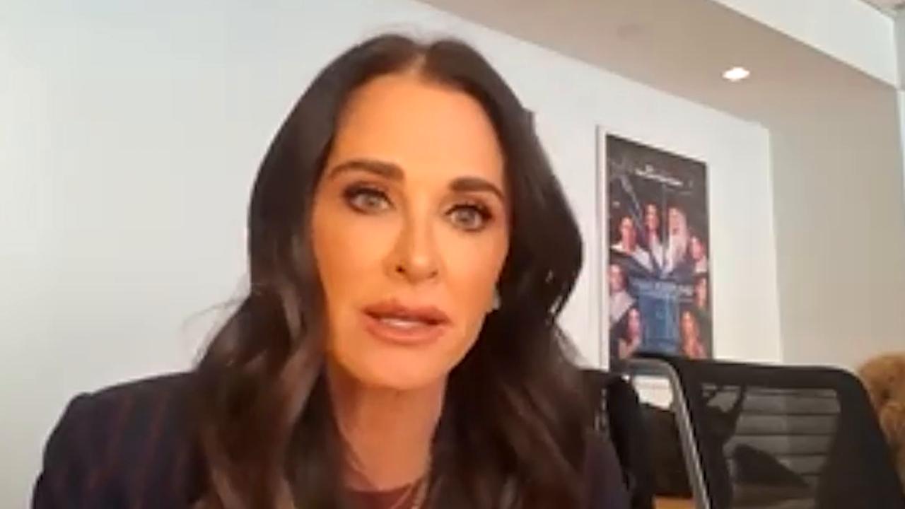 Video thumbnail for Kyle Richards Warned Ex Mauricio Umansky That Their Daughter Called Him A "Hoe" In The 'RHOBH' Premiere