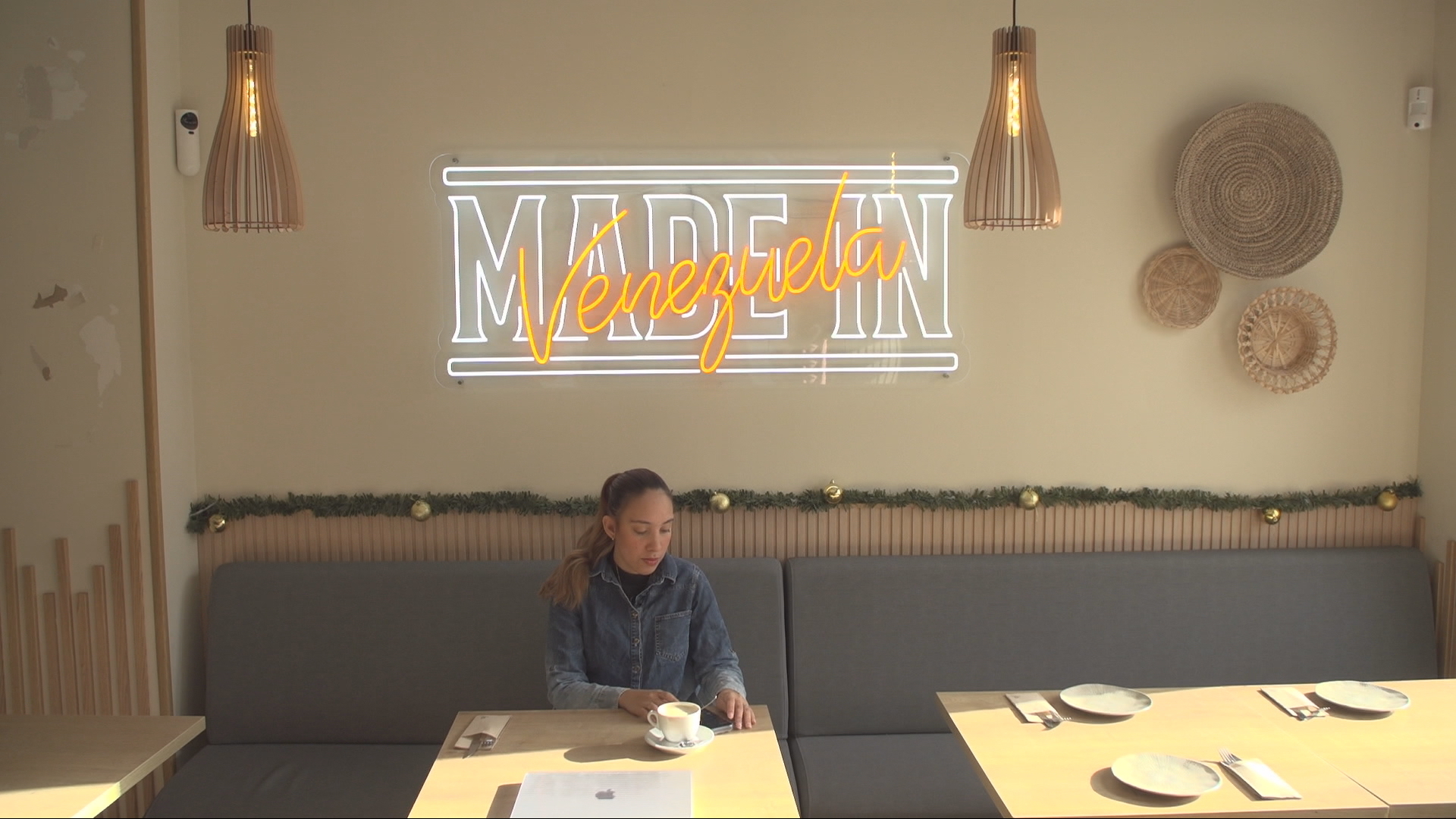 Video thumbnail for Venezuelans in Spain hope to return home amid uncertainty