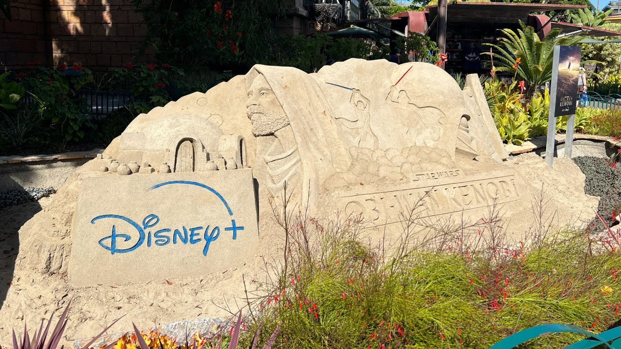 'Video thumbnail for Obi-Wan Kenobi Sand Sculpture in Downtown Disney District - Disneyland Resort'