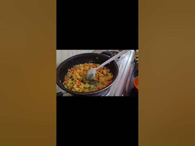 Video thumbnail for घर जैसा टेस्टी और हेल्दी पोहा बनाने का मन है?पूरा वीडियो देखो और बताओ..आप पोहे में क्या डालते हो? 👇