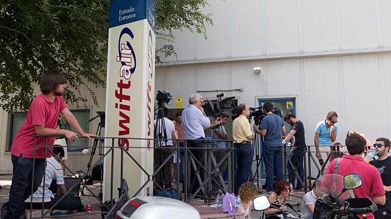 Video thumbnail for Air Algerie crash: Manslaughter trial for aircraft lessor starts in Paris