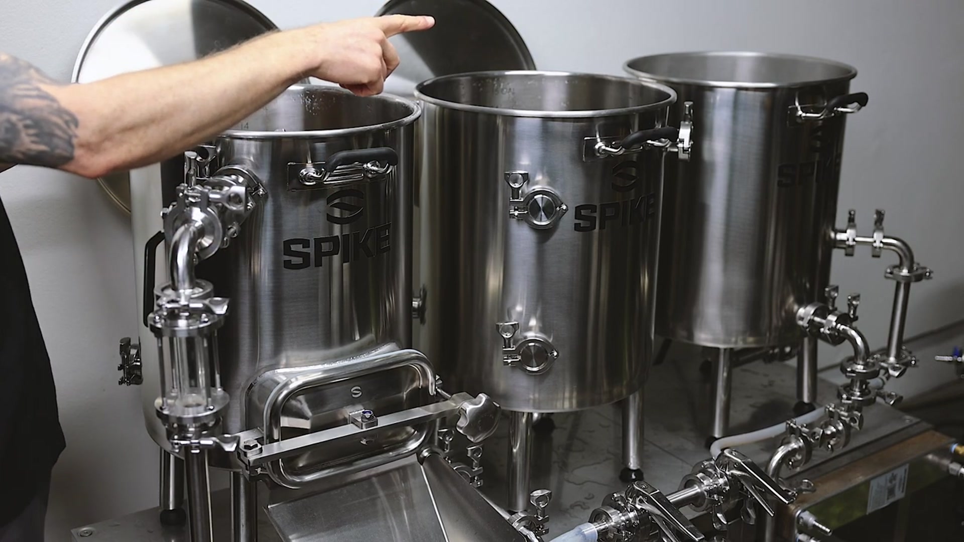 Video thumbnail for Cleaning a Spike Tank Trio Homebrewing Brewhouse(720P_60FPS)