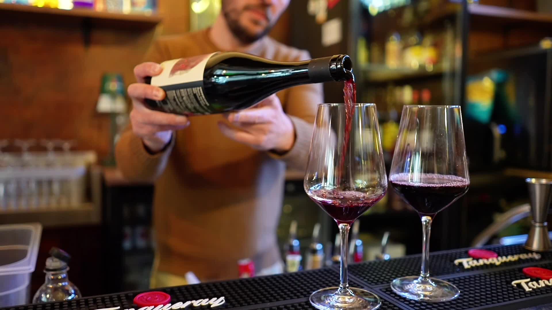 Video thumbnail for Vino naturale e cibo godurioso!