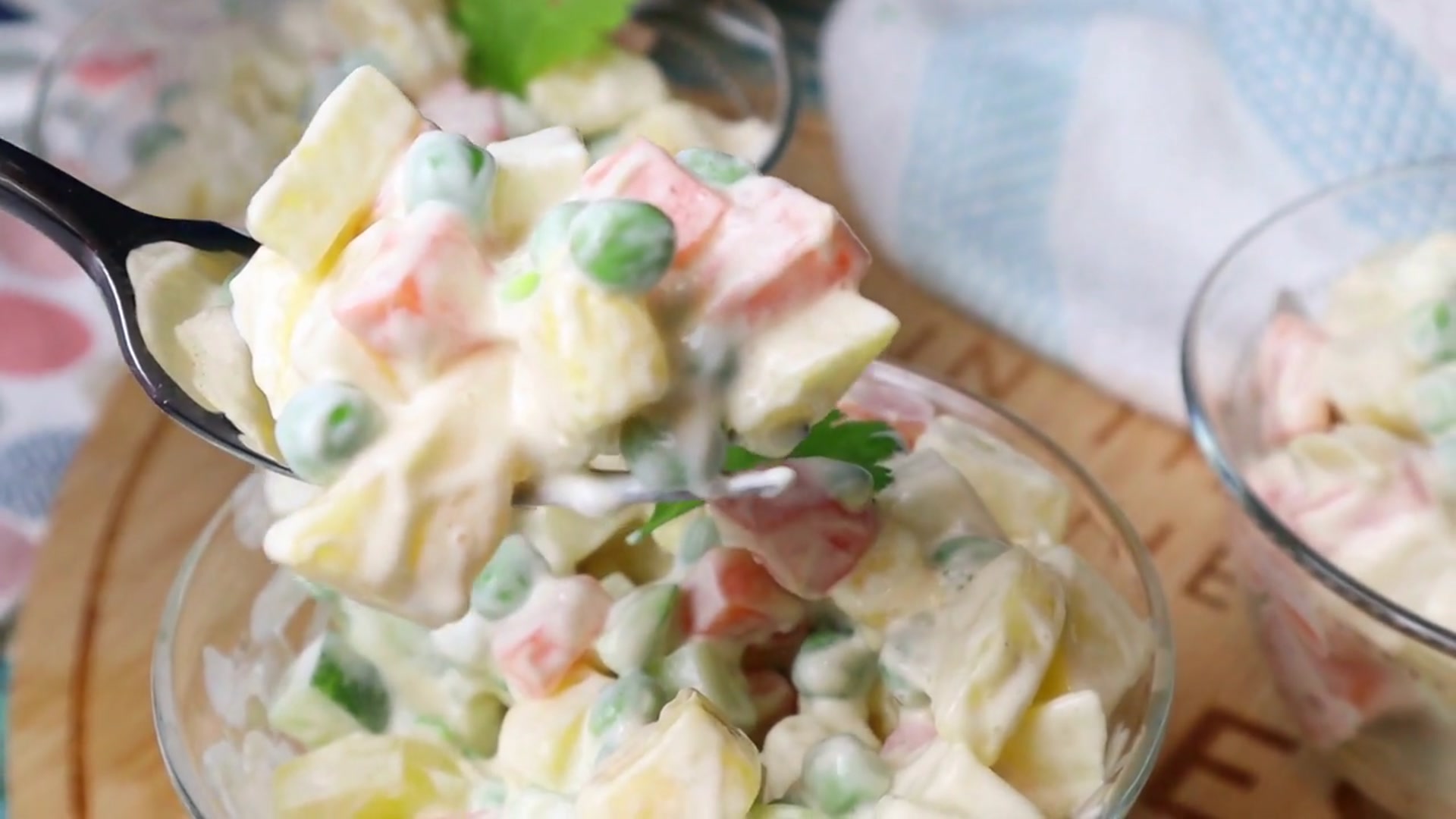 Video thumbnail for Healthy Veg Salad Recipe