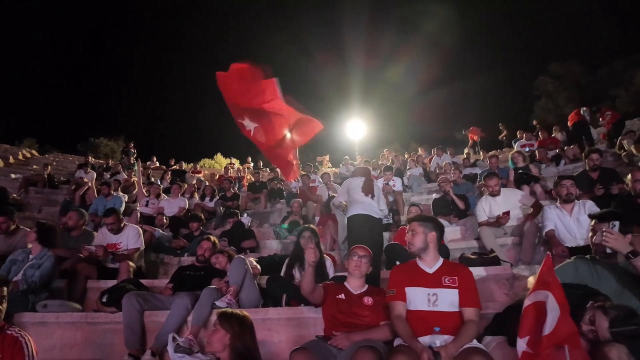 Video thumbnail for Türkiye: Turkish fans gather at ancient theater to watch World Cup clash with Paraguay.