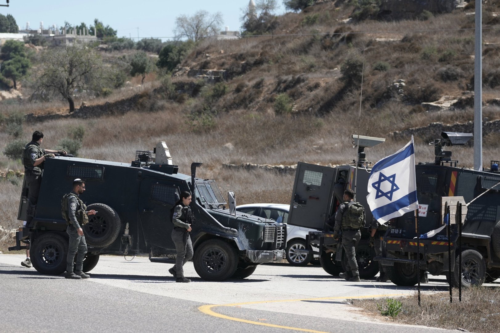 Video thumbnail for Israeli military checkpoint closures: Hundreds of Palestinians left stranded for hours