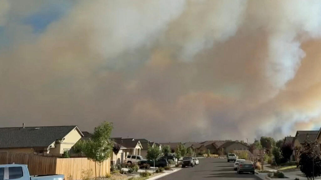 Video thumbnail for 'Scared to death': Over 40,000 people evacuated as Nevada's Hawk fire spreads