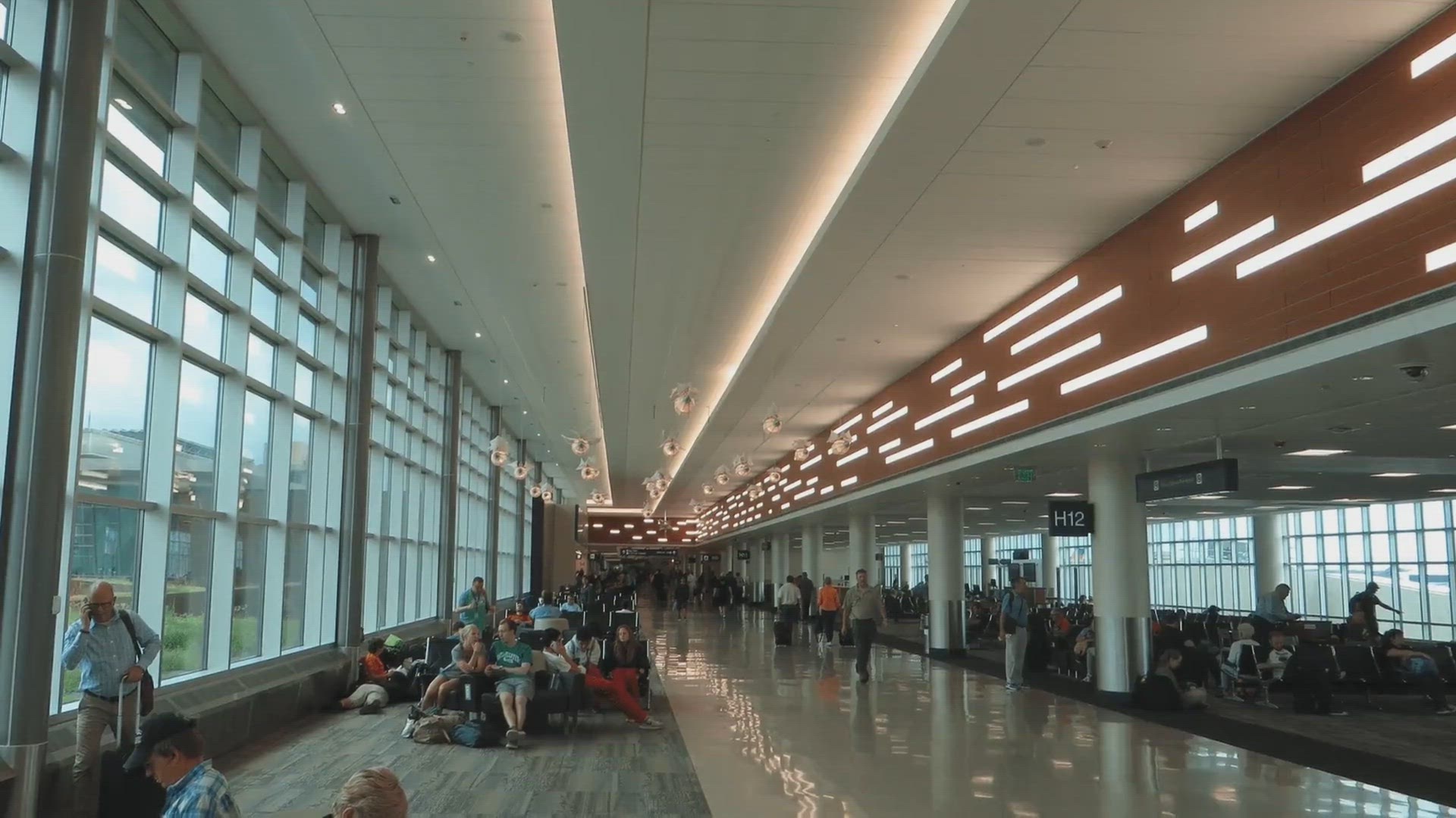Video thumbnail for Delta Airlines Hub Network: A Traveler's Guide