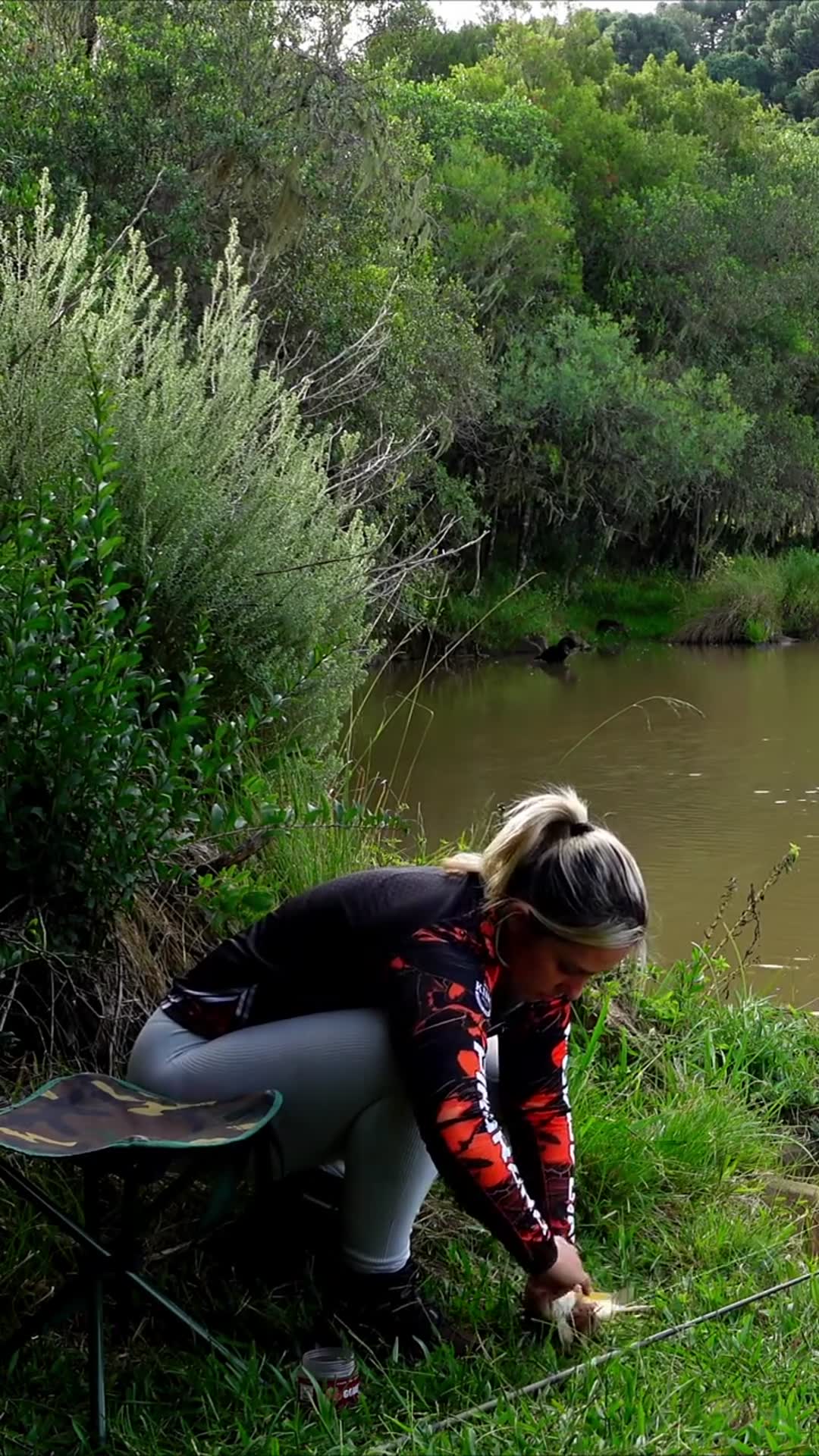 'Video thumbnail for Pescaria no lago'