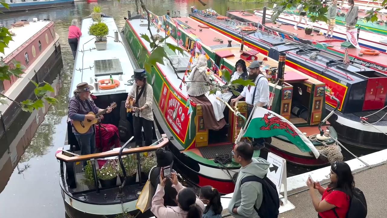 Video thumbnail for London hosts Canalway Cavalcade festival with over 130 decorated boats.