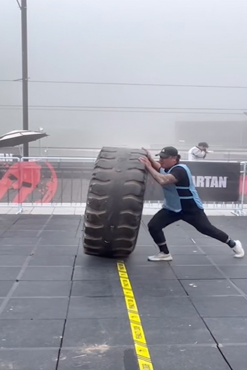Video thumbnail for Most static tyre flips in one minute (male) - 14 by Yang Wei
