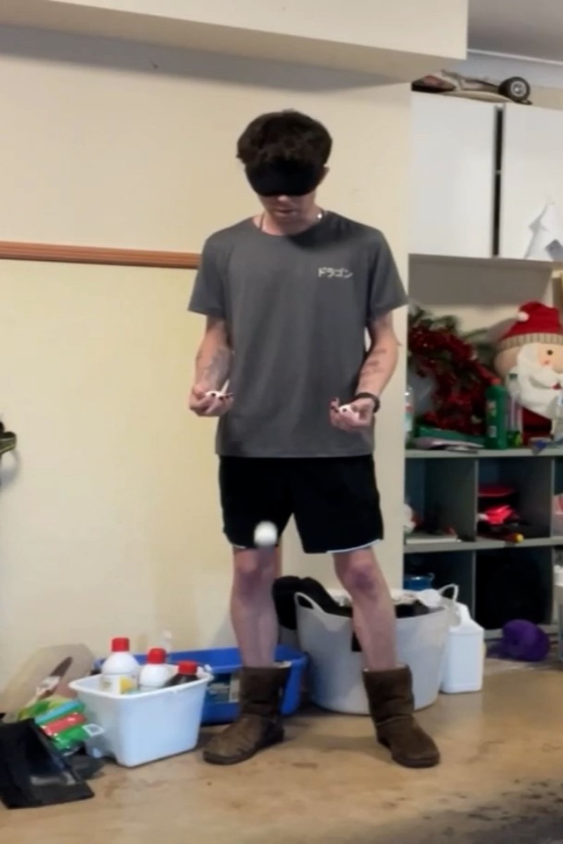 Video thumbnail for Longest duration three ball bounce juggle while blindfolded - 15 minutes and 52 seconds by Brendan Kelbie