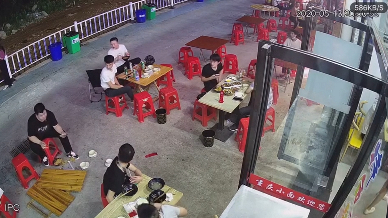 Video thumbnail for Table Collapses Mid-Meal at Outdoor Eatery in China
