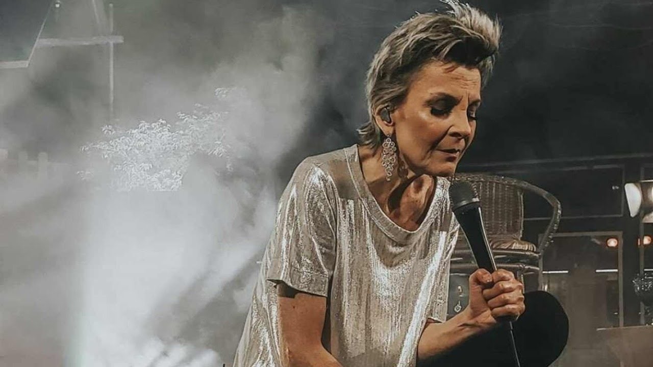 Video thumbnail for FILHA DE LUDMILA FERBER SOLTA A VOZ E FAZ LINDA HOMENAGEM A MÃE