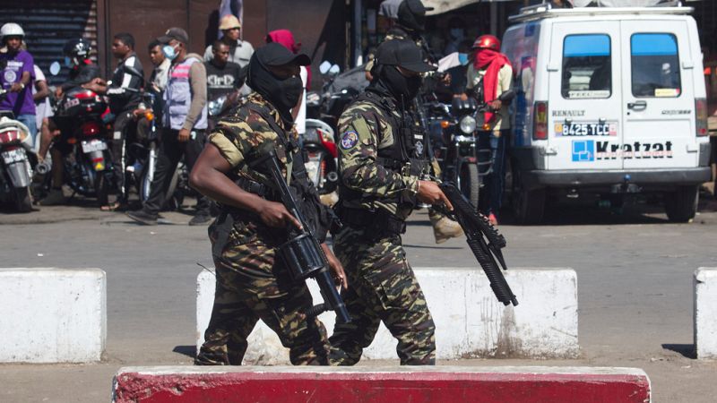 'Video thumbnail for Madagascar: Soldiers join protestors as president denounces 'coup attempt''