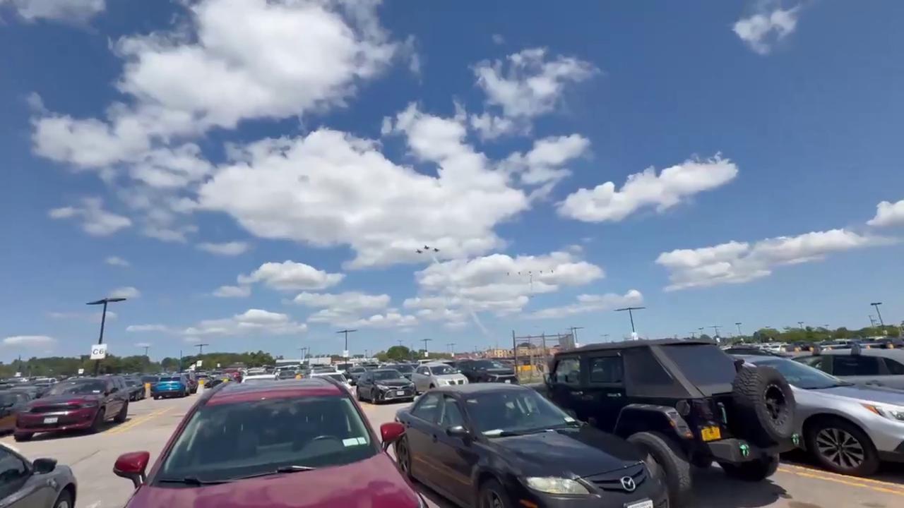 Video thumbnail for US: USAF Thunderbirds fly over Rochester ahead of Rochester Airshow Aircraft 2026.
