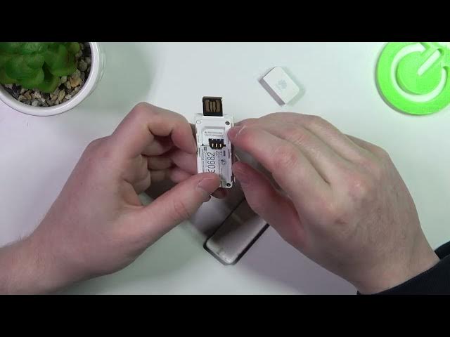 Video thumbnail for How To Insert Sim Card To Huawei Modem