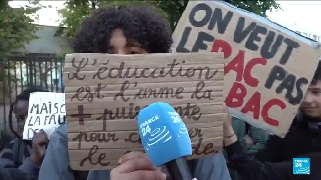 Video thumbnail for Up to 500 French schools to be closed Monday as protests continue
