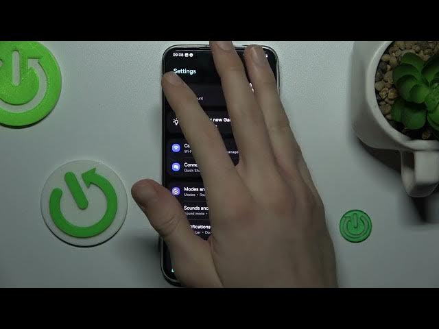 Video thumbnail for How to Take a Full Page Screenshot on SAMSUNG Galaxy S24+ - Scrolling/Long Screenshot