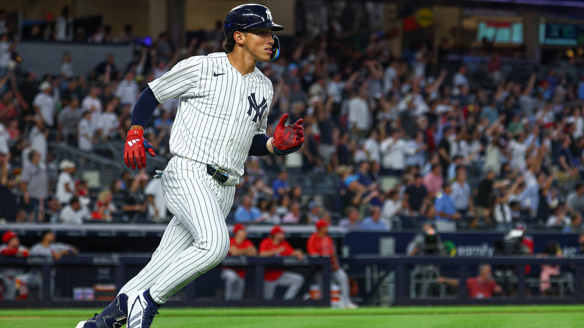 Video thumbnail for Lombard Brothers Homer in Debut Games: A Historic Night