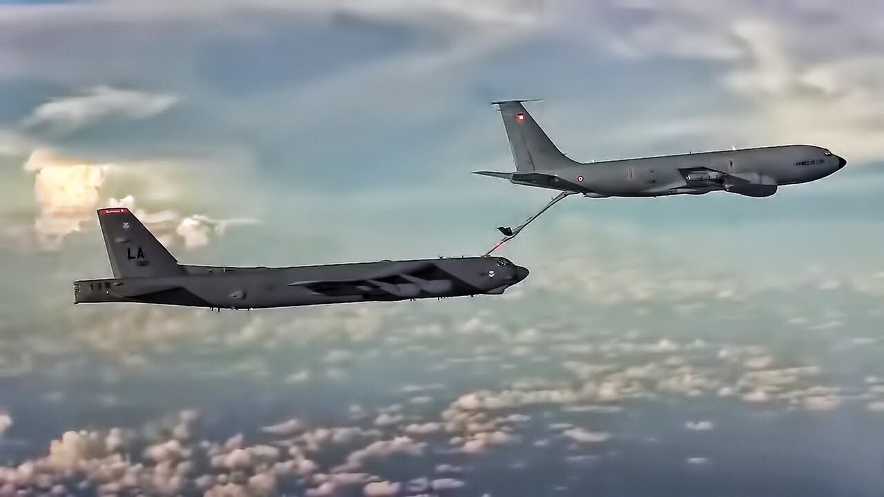 Video thumbnail for B-52 Aerial Fueling With French Air Tanker • Cockpit View