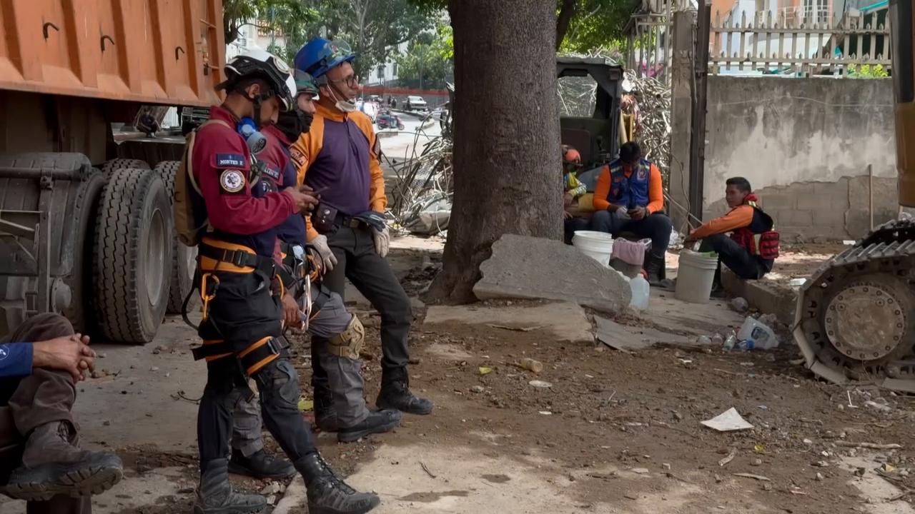 Video thumbnail for Venezuela: Civil defense teams continue search and rescue operations in Caracas.